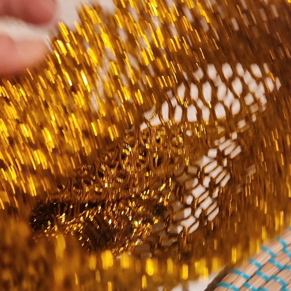 Elegant Gold Woven Women's Bag - Picture 15 of 17
